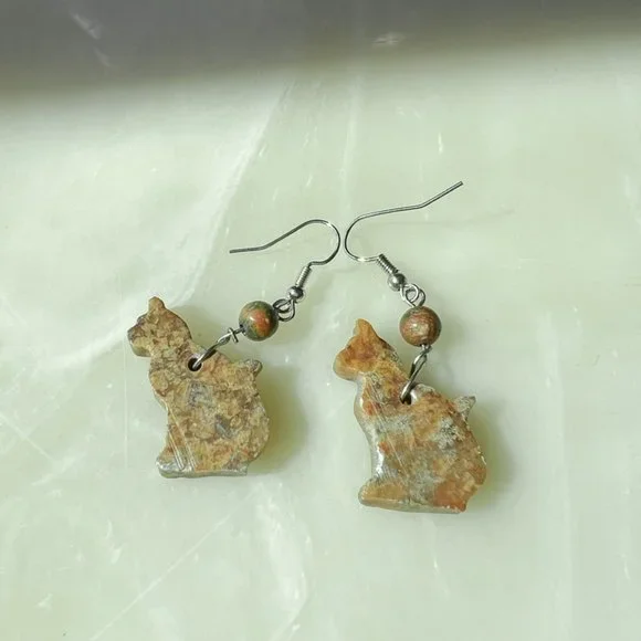 Vintage 90s Marble Stone Carved Cat Dangle Earrings - Picture 4 of 8
